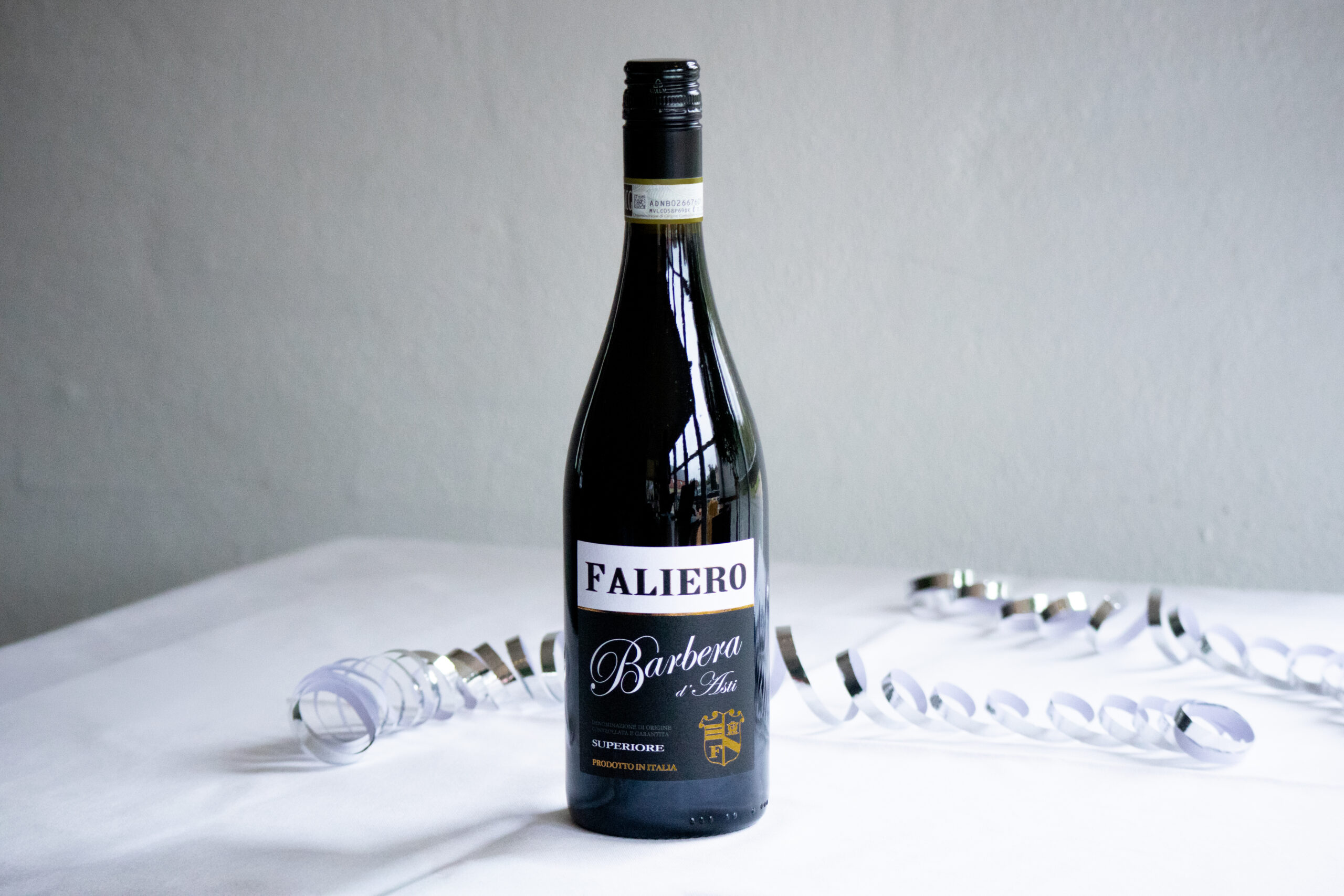 Husets rødvin · Faliero  2022 Barbera d´Asti Superiore Piemonte, Italien · 75 cl - Billede 1